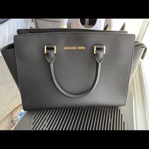 MK Selma large. Saffiano structured leather.